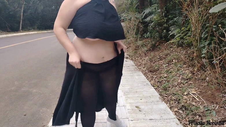 Priscila: Moje nevlastní matka v průhledných kalhotách bez kalhotek se předvádí...
