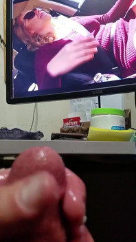 Tachinare la unele dintre videoclipurile mele preferate de Gracelynn. Încă îi pot vedea umezeala vibrând după-amiază