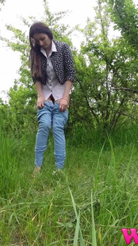 Whiping Her Wet Pussy with a Leaf Just After She Pisses in the Grass