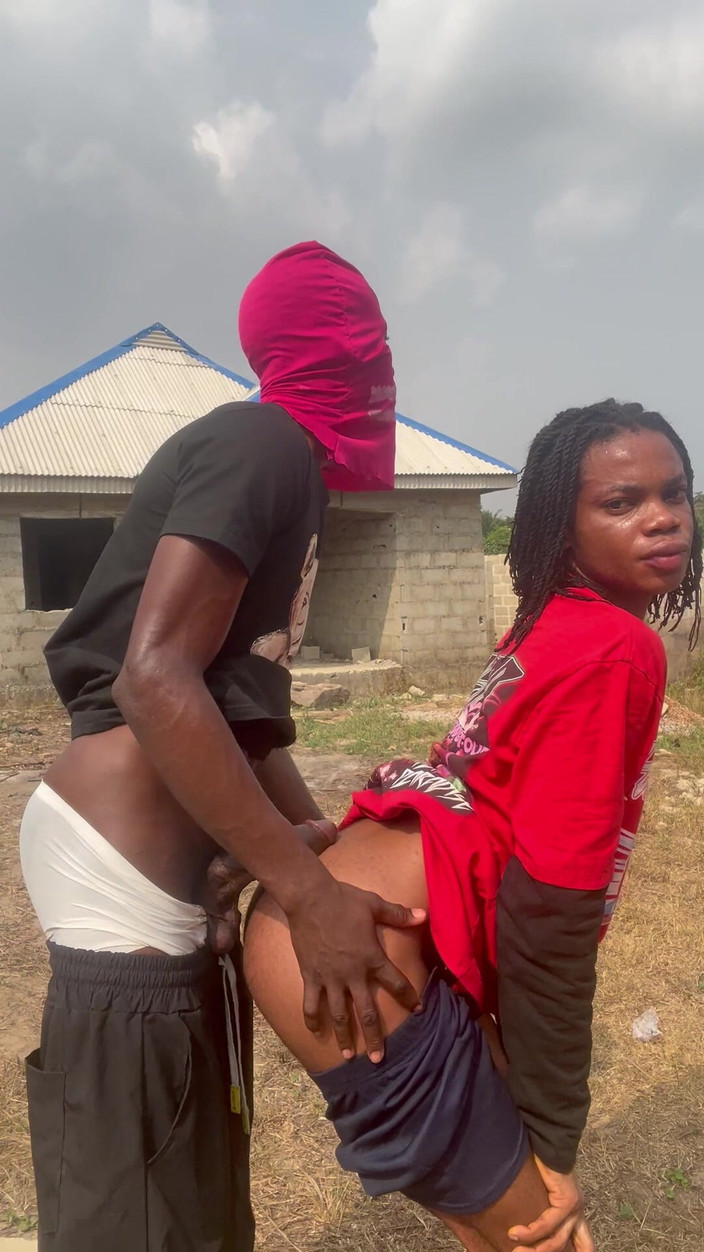 Baddestboyx: Nyepong kontol cowok ini di depan orang-orang