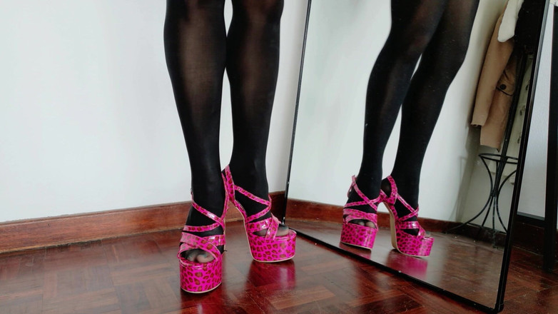 Kinky Lyrical: कौन सी ऊँची एड़ी के जूते सबसे अच्छे लगते हैं? Black Nylon