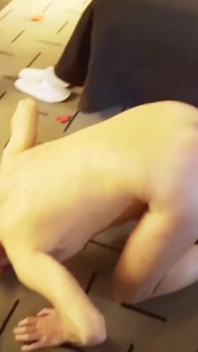 Punizione con un palloncino - schiava bDSM