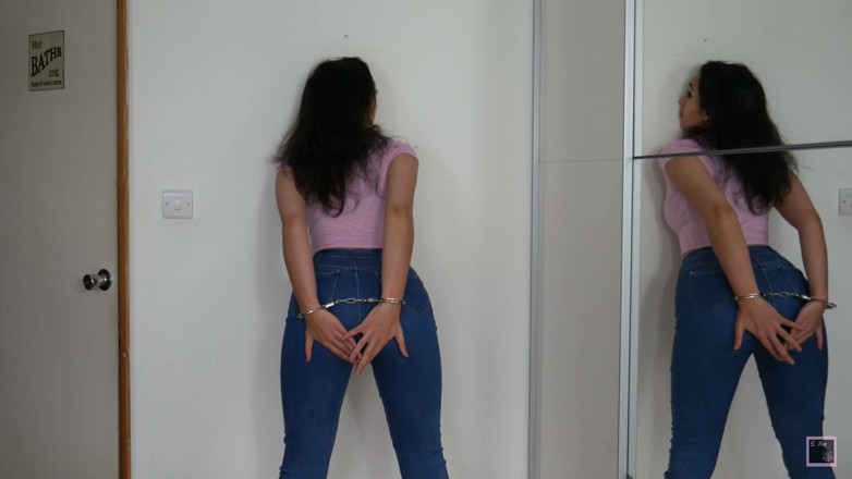 Summer Fox: Arrested for Ass Spreading