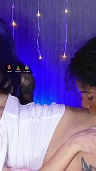 为染头发的女同性恋者最热辣的舔阴表演