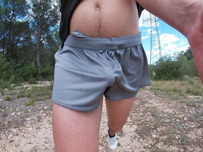 Cool Body: Saya dapat Erect semasa berlari dalam seluar pendek ketat