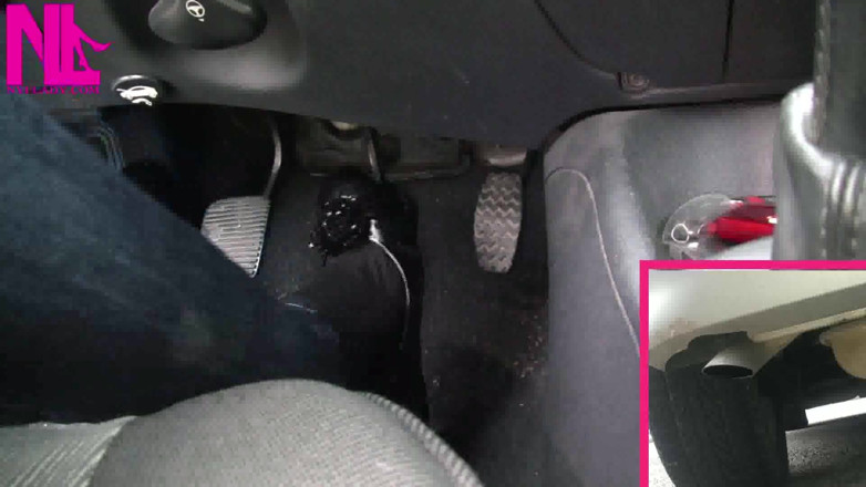 Nyllady: Revving con disparo de escape en bailarinas negras