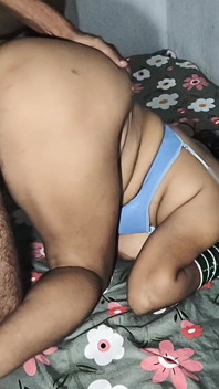 Indisches dorf bhabhi mundficken und hardcore dogggy style ficken in Hindi