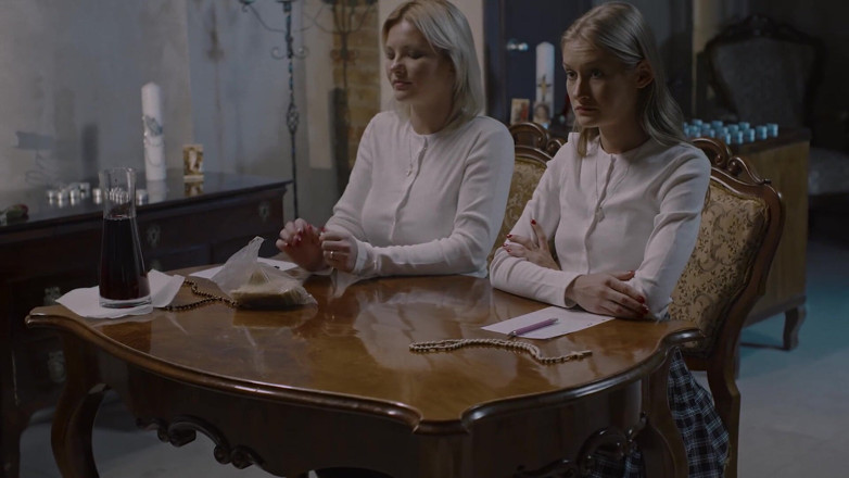 MixedX: Sexy lesbické teenagerky Tiffany a Zazie si užívají anální prstění