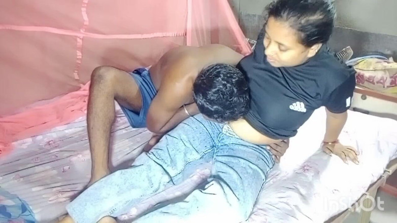 Desisupar93: Jag kom på Priya Bhabhis fitta