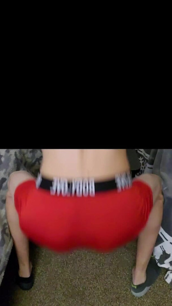 Officialztwink: Lelaki remaja panas mencangkung pantat