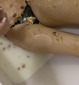 Monnycka: sweety cake on dirty bich
