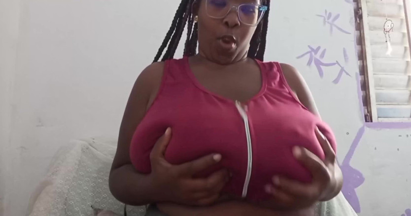 Angel Big B: Joue Avec Mes Gros Seins, Bébé