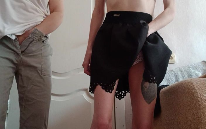Lesbian-candys: Grote en magere vriendinnen masturberen en komen snel klaar