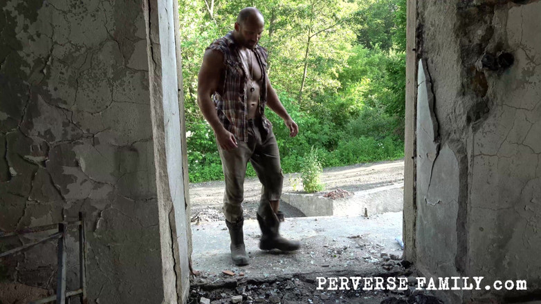 Perverse Family: Pervers 15 (säsong 2) Rysk anslutning vid vägen