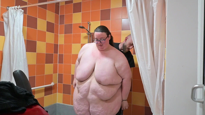 SSBBW Hunter: 超级肥胖的白人女性穿紧身泳装