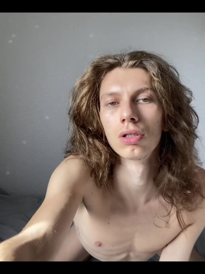 iamtonyrey: Французький twink збуджується перед камерою і дрочить