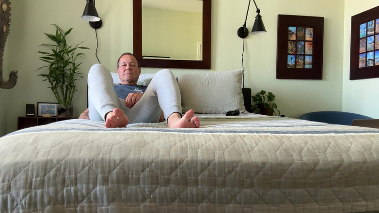 Barefoot Blake: 私のセクシーな裸足を嗅いで味わう