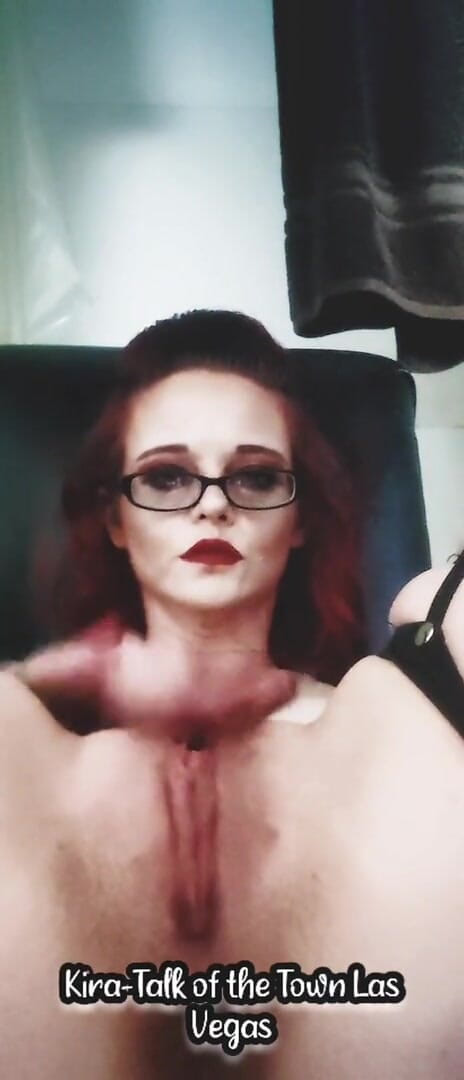 X_Asphxyia_X: Je joue avec ma jolie chatte au travail
