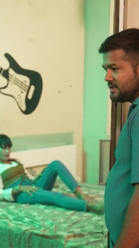 Servo indiano transa com a esposa do chefe, garota virgem de seios leitosos dele, seu vídeo de sexo anão gay em hushband