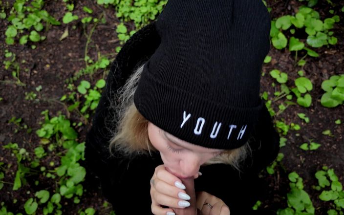 xKeryB: Miluji jízdu - miluji šukání! Ošukaná nevlastní sestra v lese POV