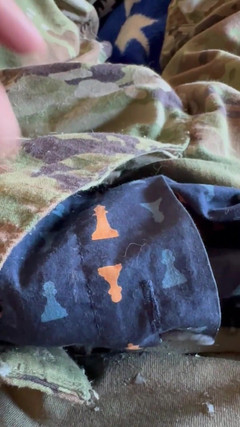 Gay Soldier Stuff: वर्दी में सेना के सैनिक झटके देते हैं और अपने सार्ज के बॉक्सर शॉर्ट्स पर मोटा वीर्य निकालते हैं!