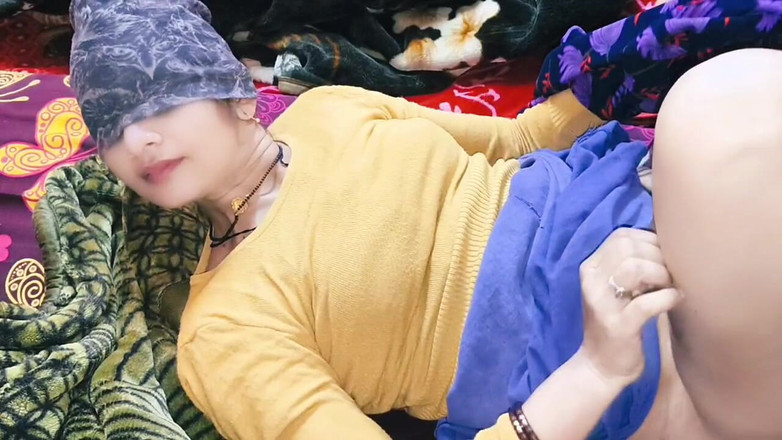 Janvibhabhii: Meu namorado fodeu meu namorado em posição de pé, janvibhabhi...