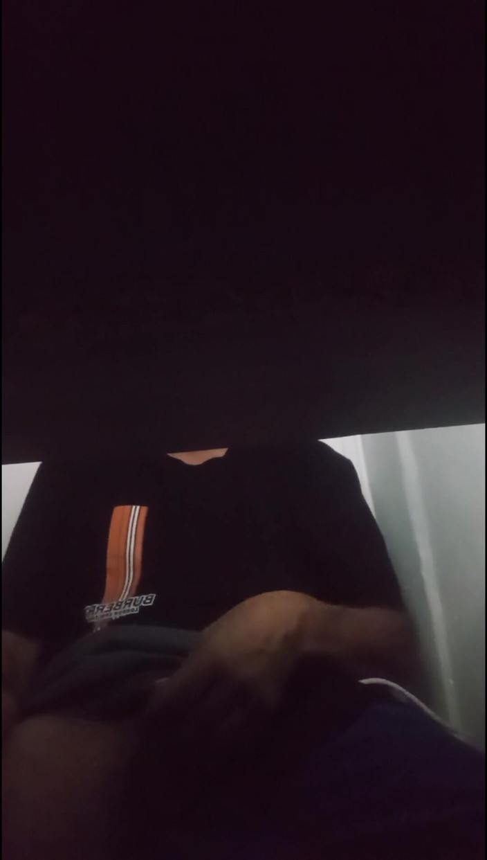 Jhonbahh: Behind the Desk