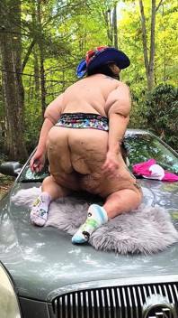 Permettez-moi d’obtenir une chose directement parce que cette pute au bol chevauchant le capuche, elle est bon