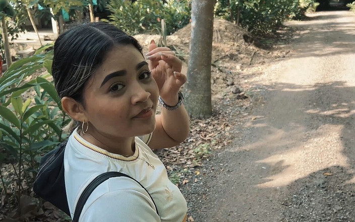 Yohamedi: Poznałem dziewczynę w drodze na plażę i zabrała mnie na...