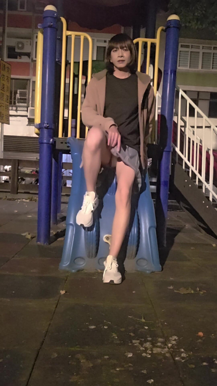 Taiwancdgirl: Pseudo-Niang Tingxuan venkovní minisukně