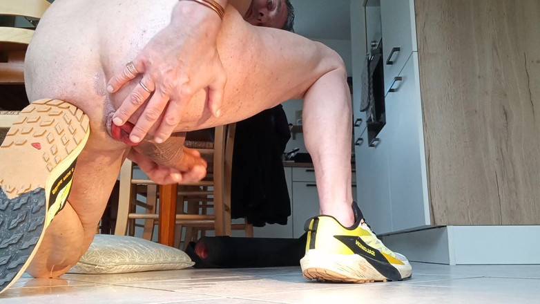 Jardinsecret346: Ejakulasi masif setelah berlari