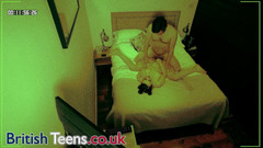 British Teens: 情侣在Air bnb做爱