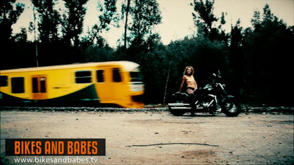 Bravo Models Media: Roxy Rocka - videoclipuri sexy tv cu biciclete și gagici