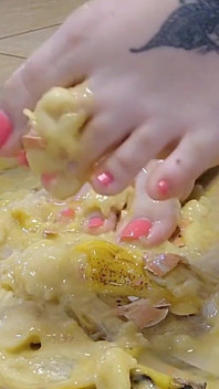 자지와 공을 깨뜨리고, 음식이 찌푸리네