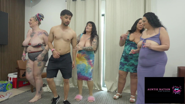 Auntie Nation: Salsa sexuelle - il est venu danser, on voulait baiser
