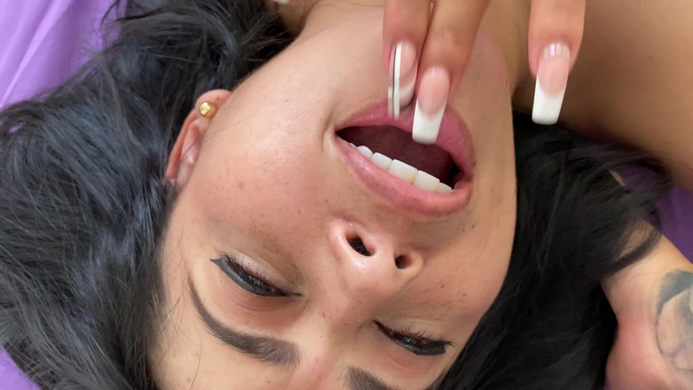 Naty Delgado: Aku ngentot sahabatku di kolam renang sampai aku muncrat, menghadap...