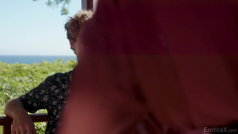 Erotica X: EroticaX - cuplul vizitează stațiunea cu schimb de parteneri pentru a...