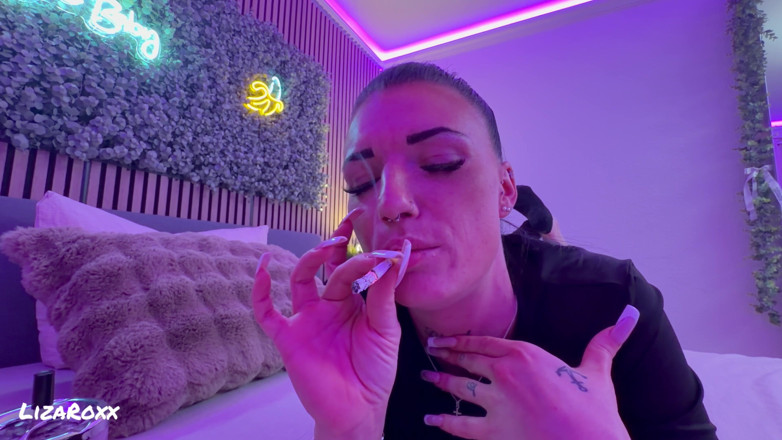 LizaRoxx: Me Atrapó Fumando... Convertido En Una Mamada Descuidada En Primer...