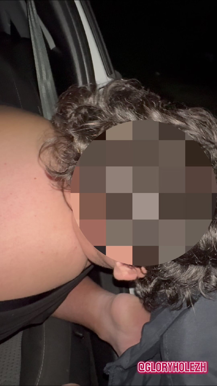 gloryholezh: Cewek hot ini dijilat dan dientot gaya doggy habis-habisan di...