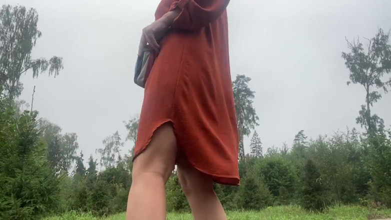 Mary Di: Outdoor flash pussy. Showing my natural big tits and my...