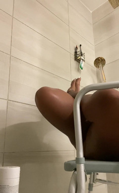 Baby Soles: Masturbace sprchové hlavy