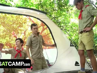 Jongens in kamp - schattige scoutjongens Dakota Lovell & Jack Andram boren en bezorgen creampie aan de kont van hun meester