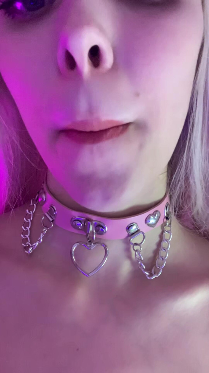 Little_Kitty69: Тобі подобається спостерігати, як я натираю масло по всьому моєму оголеному тілу?