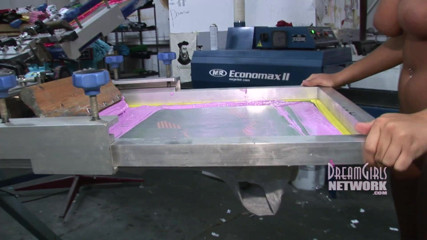 Dream Girls: Naked screen printing