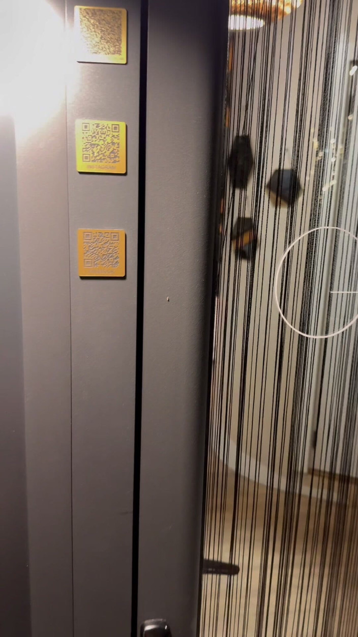 Emilie Jolie: Nouvelle Sextape BDSM Dans Un Décor Insolite