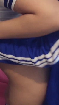 Wie man seine mitschülerin fickt, ziehe ich ihre shorts runter, um im zimmer zu ficken! und sie nehmen uns beim ficken auf