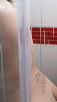 Fickt meine sexy Stiefschwester unter der Dusche