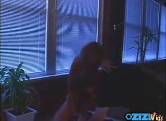 Zizi Vids: Che cowgirl matura dai grossi seni