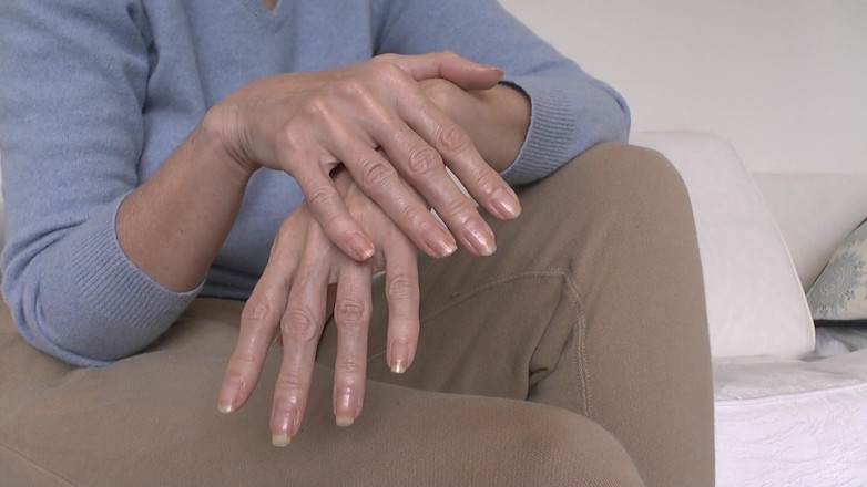 Lady Victoria Valente: 美丽优雅的手与指甲由维多利亚·瓦伦特女士呈现