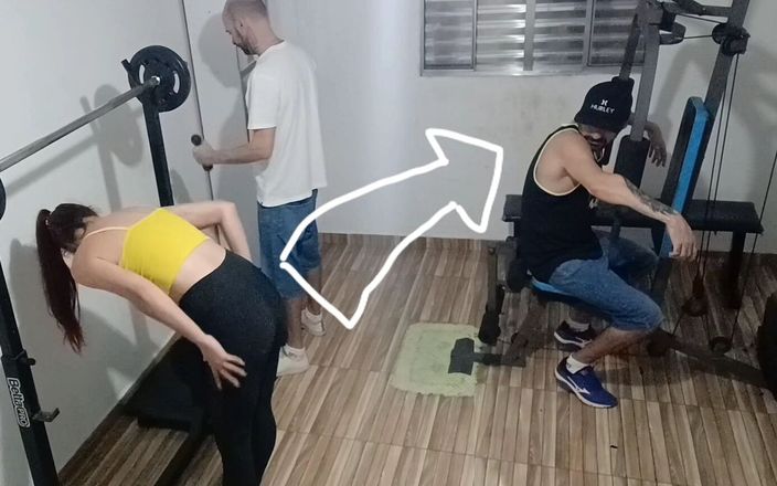 Ksalnovinhos: Ehefrau betrogen ehemann im fitnessstudio gleich nebenan, ohne es zu...